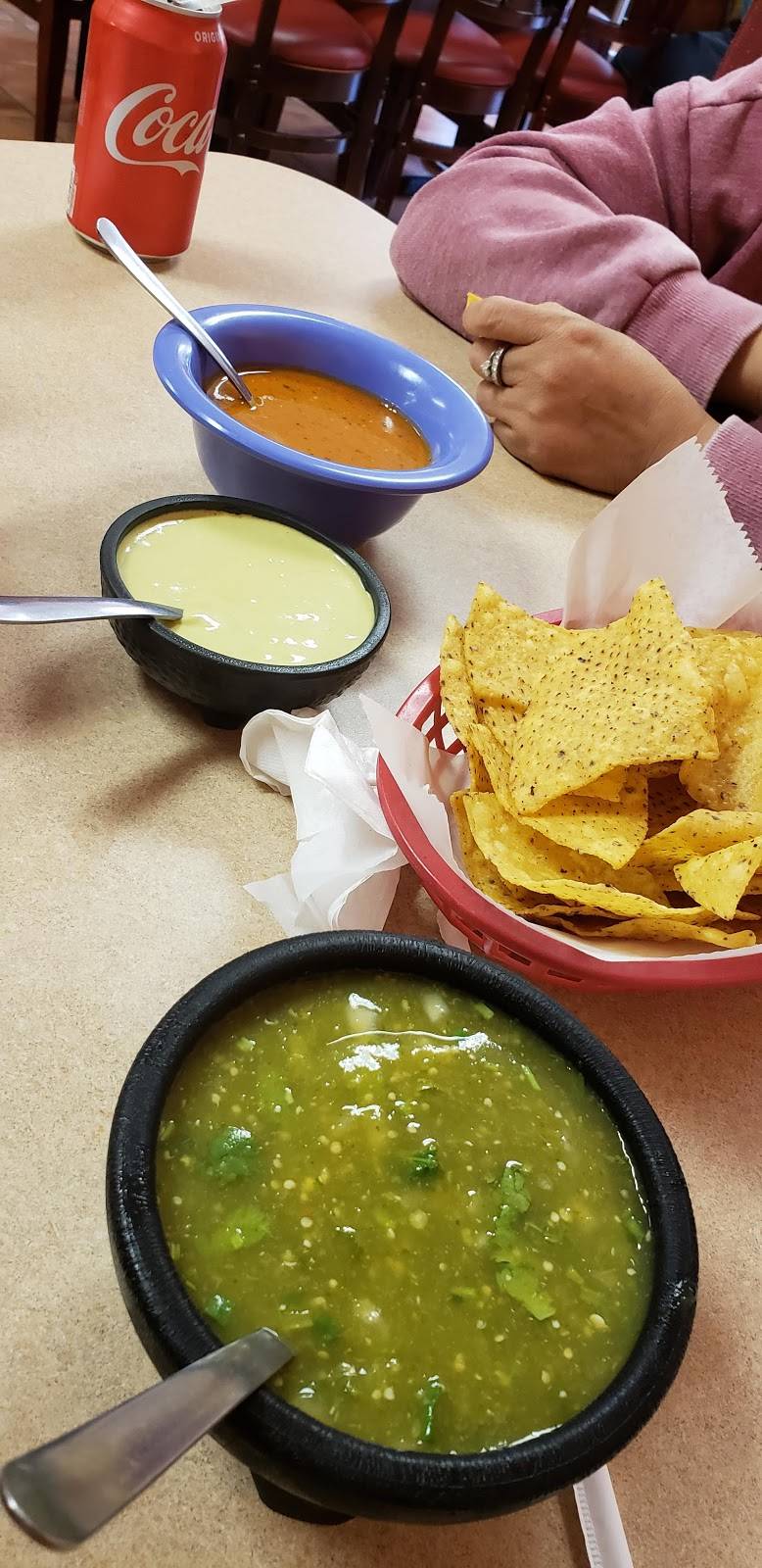 Carnitas Y Tacos Maravatio | restaurant | 4228 W 26th St, Chicago, IL 60623, USA | 7735654365 OR +1 773-565-4365