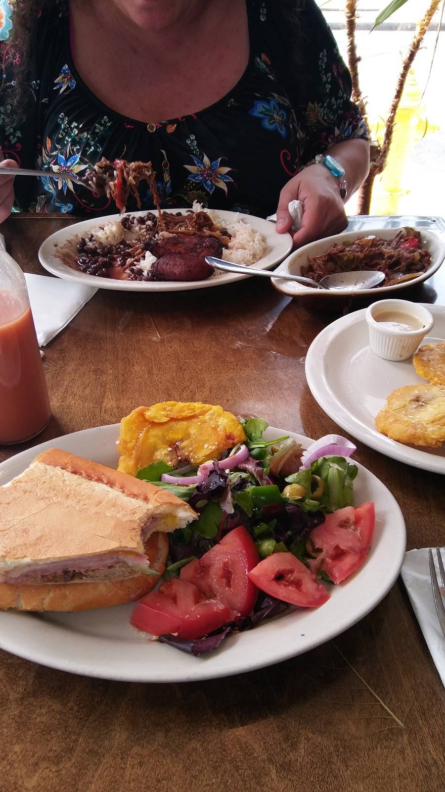 Soul de Cuba Cafe | restaurant | 283 Crown St, New Haven, CT 06511, USA | 2034982822 OR +1 203-498-2822