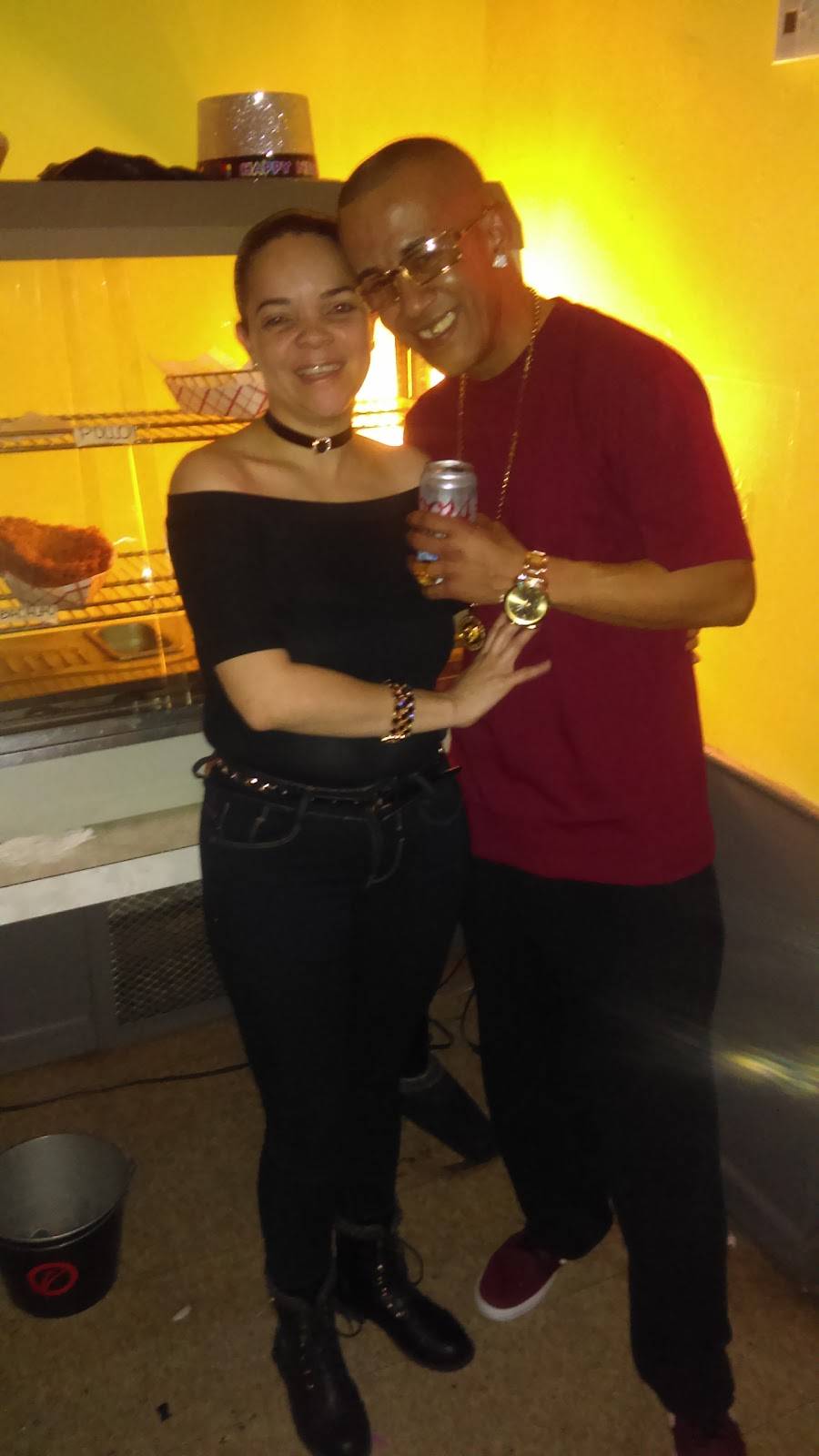 Mis Viejos | restaurant | 151 W Lehigh Ave, Philadelphia, PA 19133, USA | 2154234422 OR +1 215-423-4422