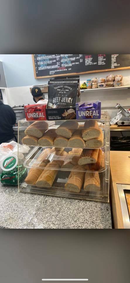 Friscos Family Deli | restaurant | 28 Leland Ave, San Francisco, CA 94134, USA | 4153477077 OR +1 415-347-7077