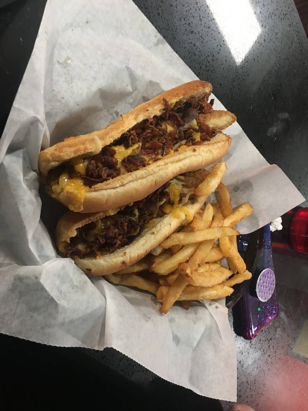 Arnolds Famous Hamburgers | restaurant | 7252 Moorefield Memorial Hwy, Liberty, SC 29657, USA | 8643724052 OR +1 864-372-4052