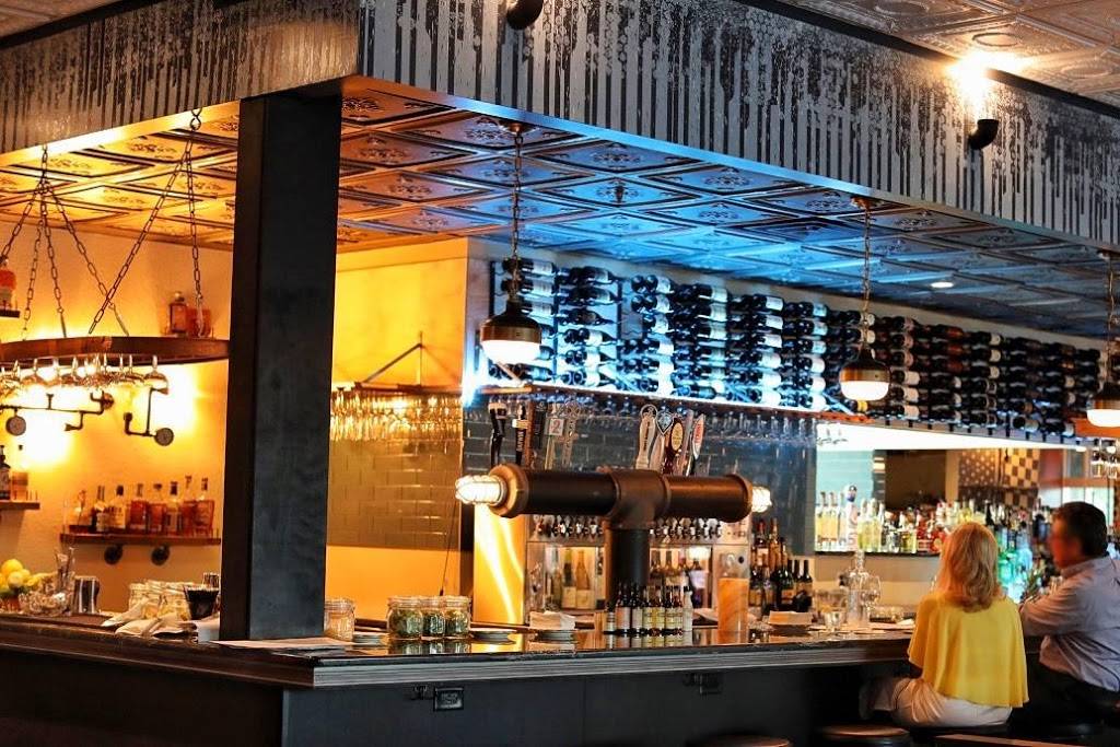 Speaks Clam Bar - Italian Seafood - Lakewood Ranch | restaurant | 8764 E State Rd 70, Lakewood Ranch, FL 34202, USA | 9412327646 OR +1 941-232-7646