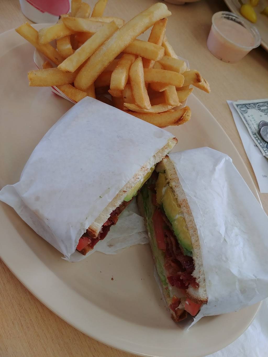 Vickys | restaurant | 8320 Limonite Ave, Riverside, CA 92509, USA | 9513608400 OR +1 951-360-8400