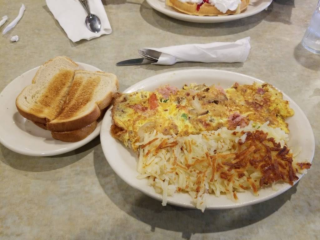 Theos Family Restaurant | restaurant | 11747 13 Mile Rd, Warren, MI 48093, USA | 5869396580 OR +1 586-939-6580