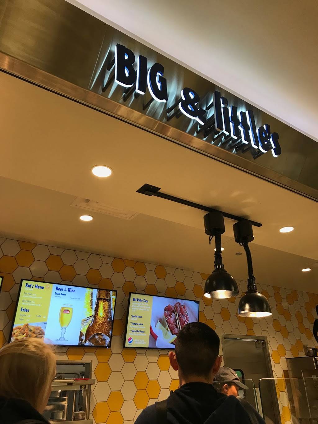 BIG & littles Restaurant | restaurant | Midway International Airport, S Cicero Ave, Chicago, IL 60638, USA | 7734620190 OR +1 773-462-0190