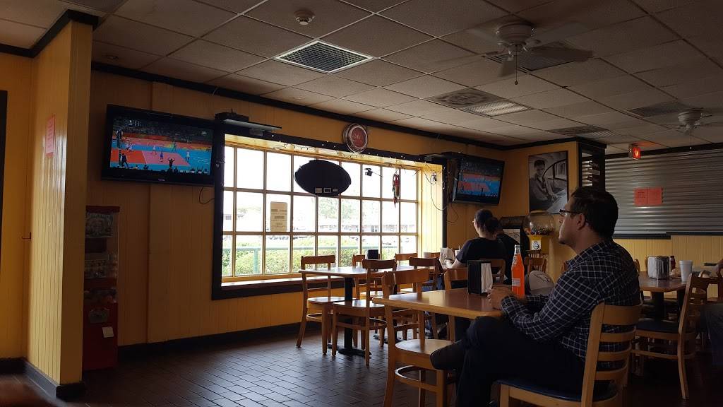 Wings Express | restaurant | 1449 E Main St, Mesa, AZ 85204, USA | 4806412511 OR +1 480-641-2511