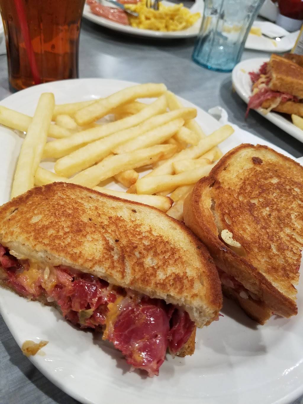 Friendlys | restaurant | 506 South Ocean Boulevard, Myrtle Beach, SC 29577, USA | 8439168636 OR +1 843-916-8636