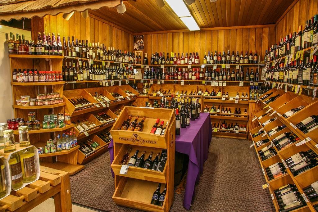 Husky Deli & Catering & Ice Cream | restaurant | 4721 California Ave SW, Seattle, WA 98116, USA | 2069372810 OR +1 206-937-2810