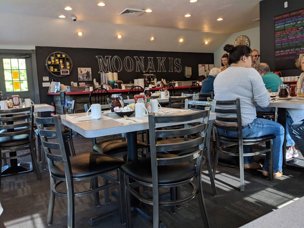 Moonakis Cafe | restaurant | 460 Waquoit Highway (Route 28),, diagonally across from Cumberland Farms Gas, East Falmouth, MA 02536, USA | 5084579630 OR +1 508-457-9630