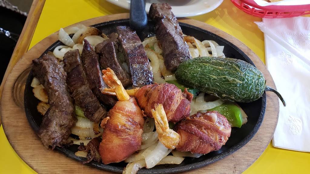 Ostioneria Michoacan | restaurant | 5819 Gulf Fwy, Houston, TX 77023, USA | 7139211800 OR +1 713-921-1800