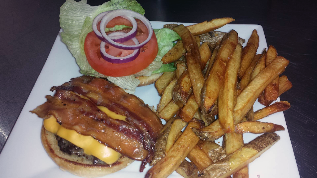 Matts Place - Legion 631 | restaurant | 4034 Bath Rd, Kingston, ON K7M 4Y4, Canada | 6133896605 OR +1 613-389-6605