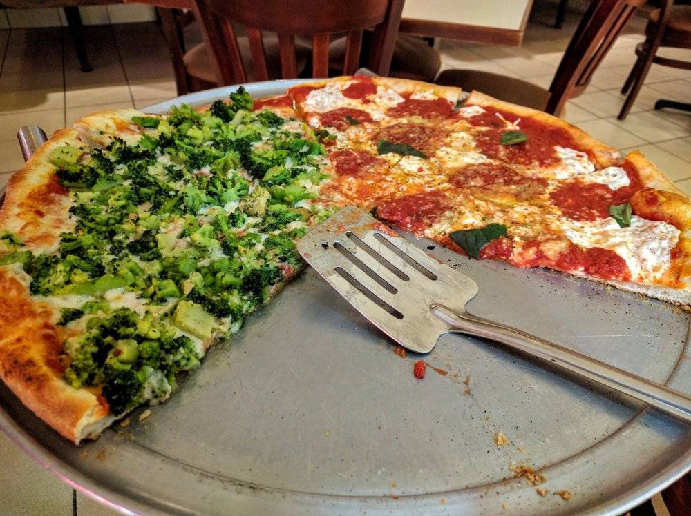 Franks Pizza & Restaurant | restaurant | 1900 NJ-70, Lakewood, NJ 08701, USA | 7324774103 OR +1 732-477-4103