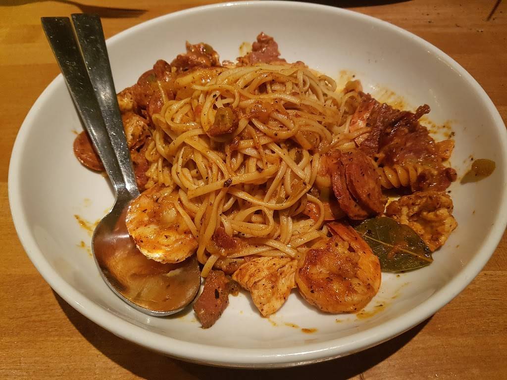 California Pizza Kitchen at Center of Waikiki | restaurant | 2284 Kalakaua Ave Space E, Honolulu, HI 96815, USA | 8089242000 OR +1 808-924-2000