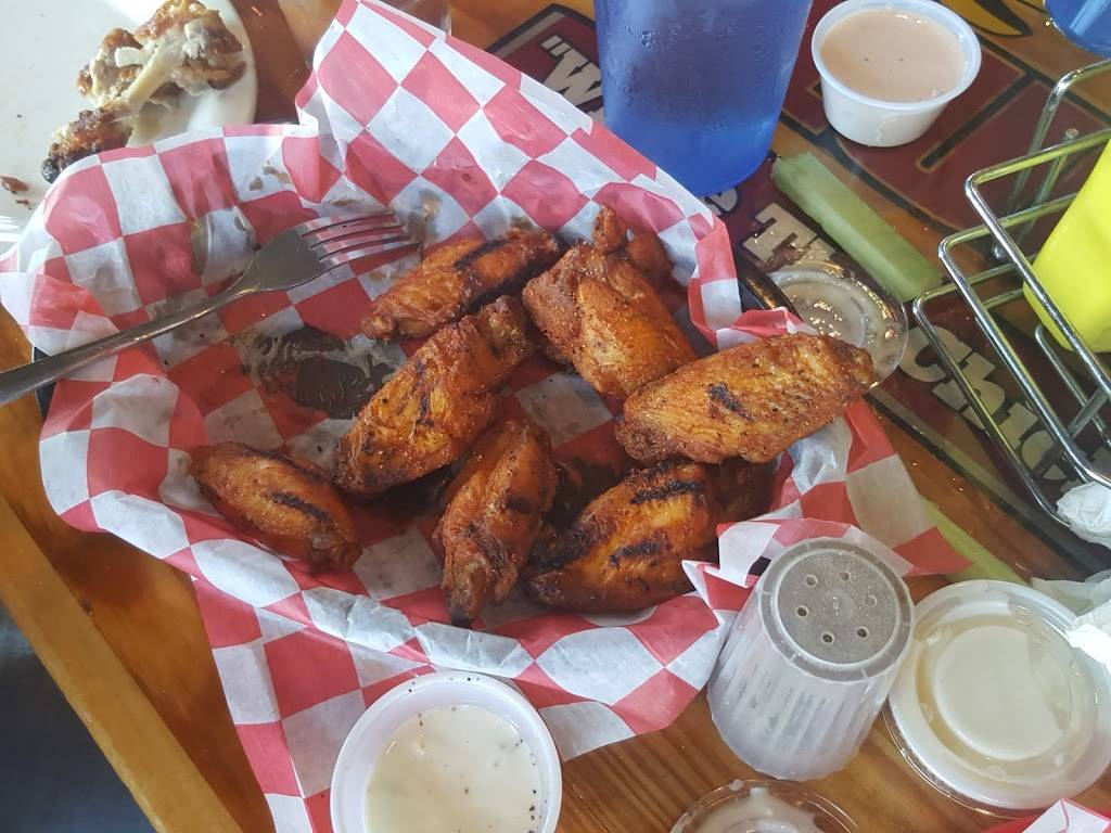 Cluckers | restaurant | 100 W Riverside Dr, Jeffersonville, IN 47130, USA | 8125903662 OR +1 812-590-3662