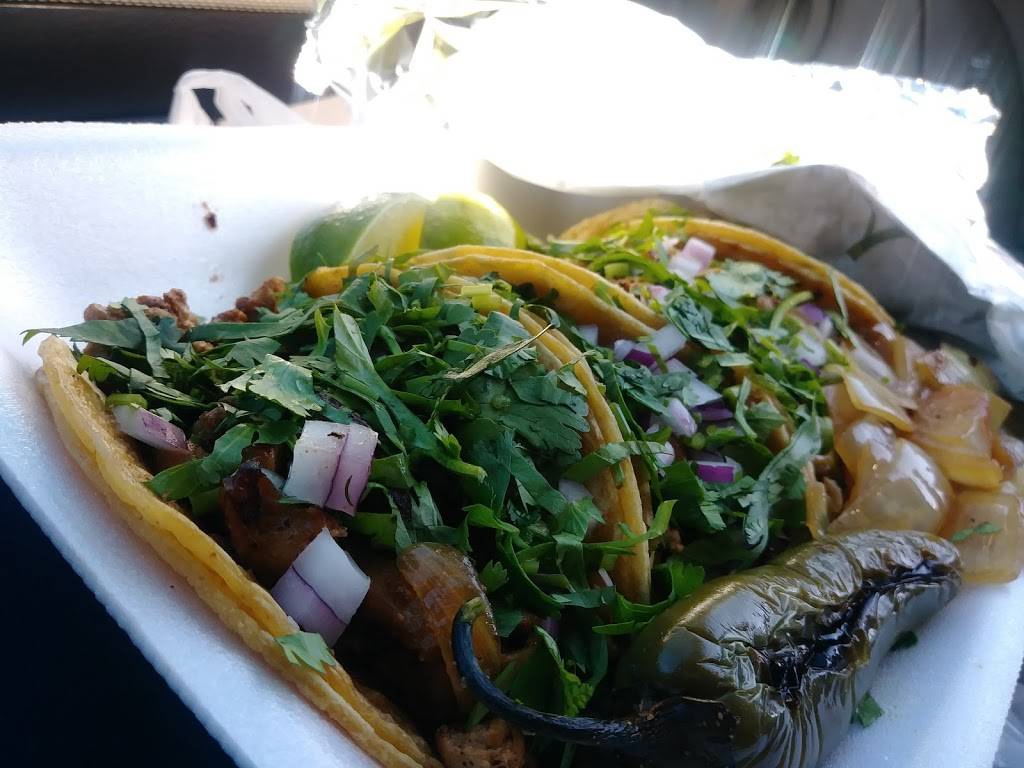 Tacos El Charrito | restaurant | 178 W Becher St, Milwaukee, WI 53204, USA | 4142108277 OR +1 414-210-8277