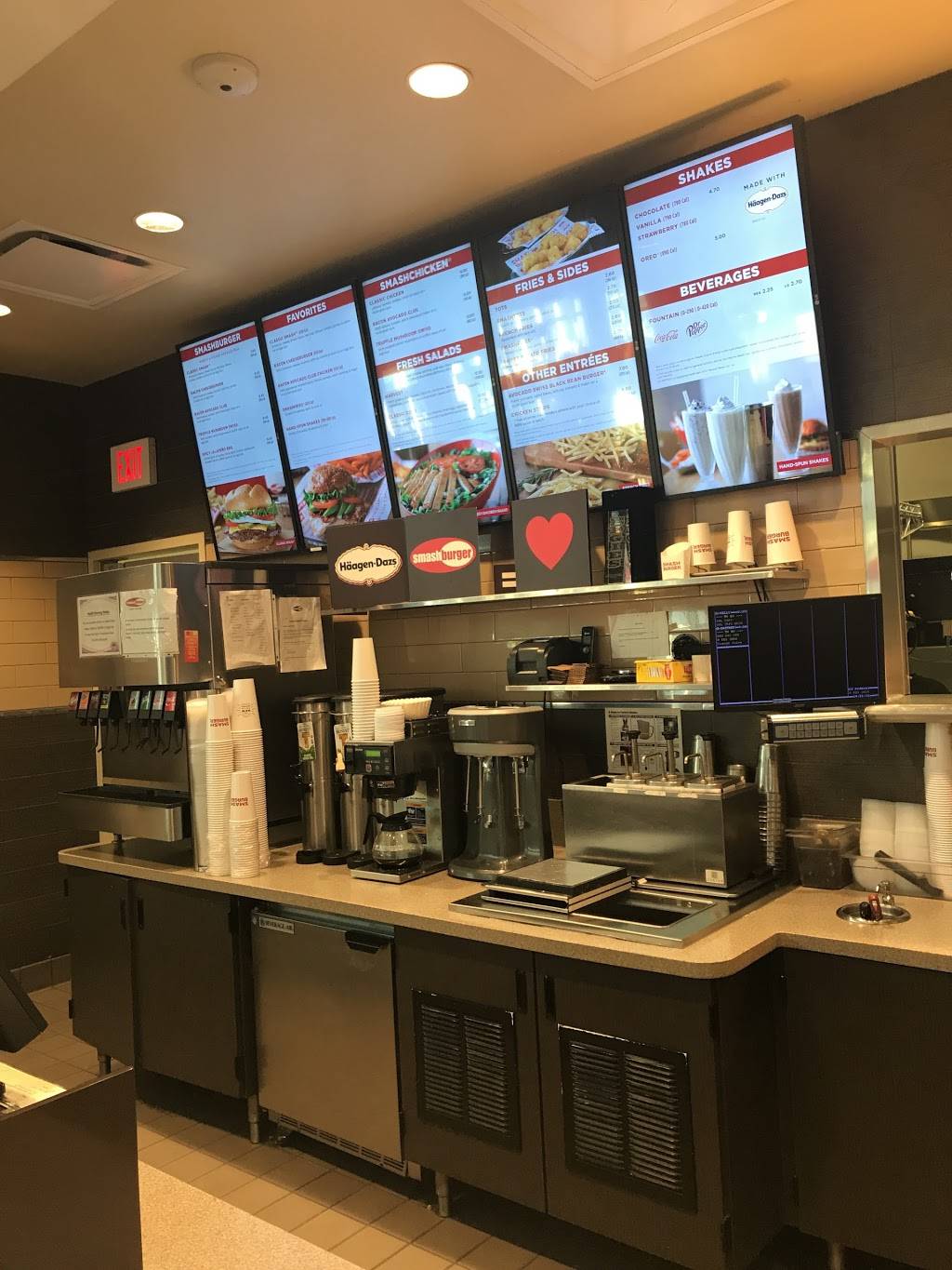 Smashburger | restaurant | 8000 Essington Ave Terminal A West, Philadelphia, PA 19153, USA | 3036331500 OR +1 303-633-1500