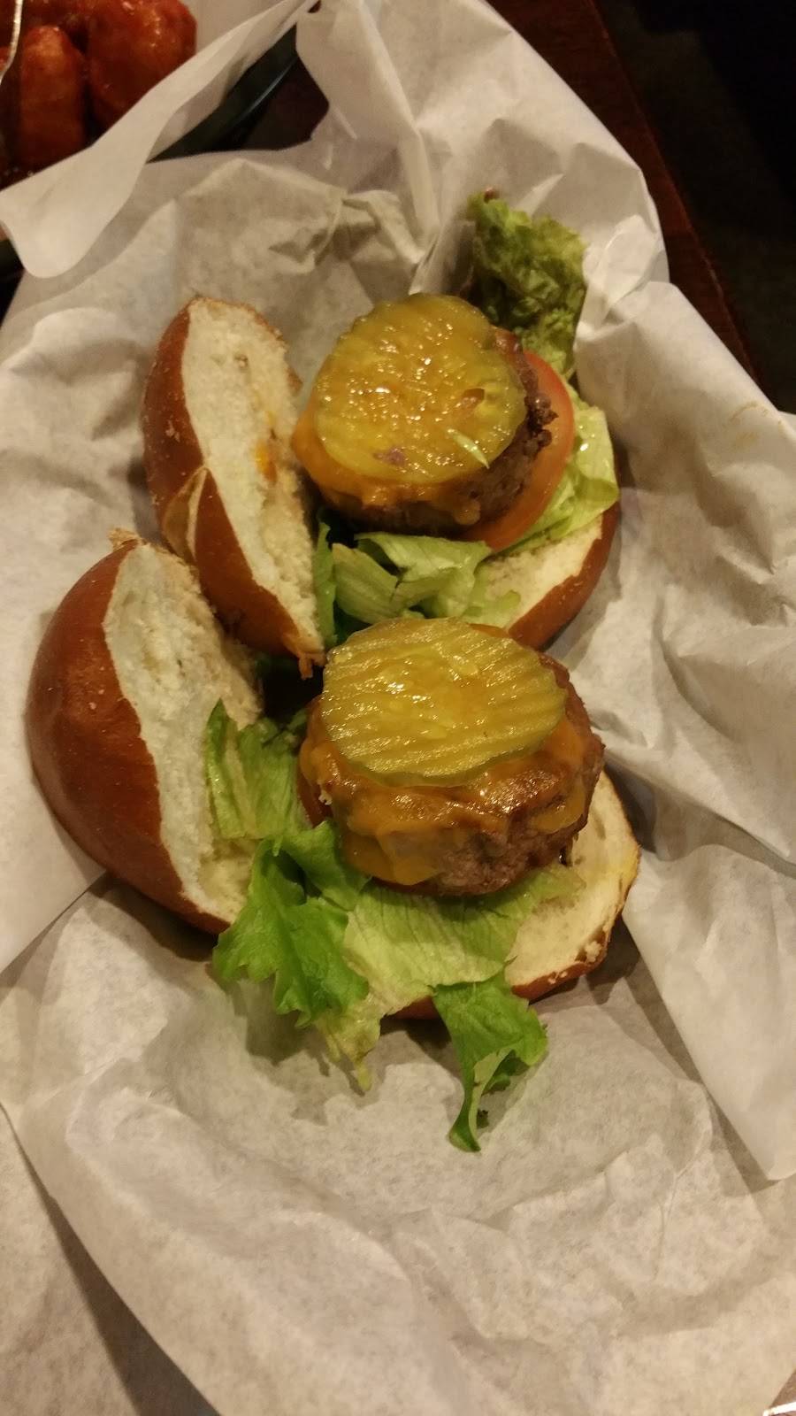 Legend Larrys | restaurant | 1142 Plankview Green Blvd, Sheboygan Falls, WI 53085, USA | 9204589464 OR +1 920-458-9464