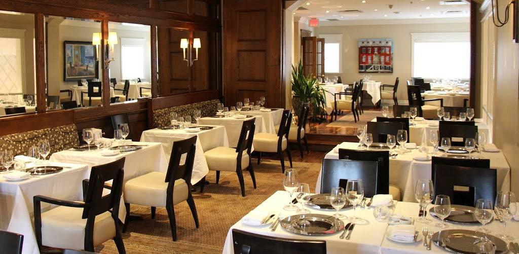 The Carriage House Restaurant | restaurant | 2101 Old Lakeshore Rd, Burlington, ON L7R 1A4, Canada | 9056347723 OR +1 905-634-7723