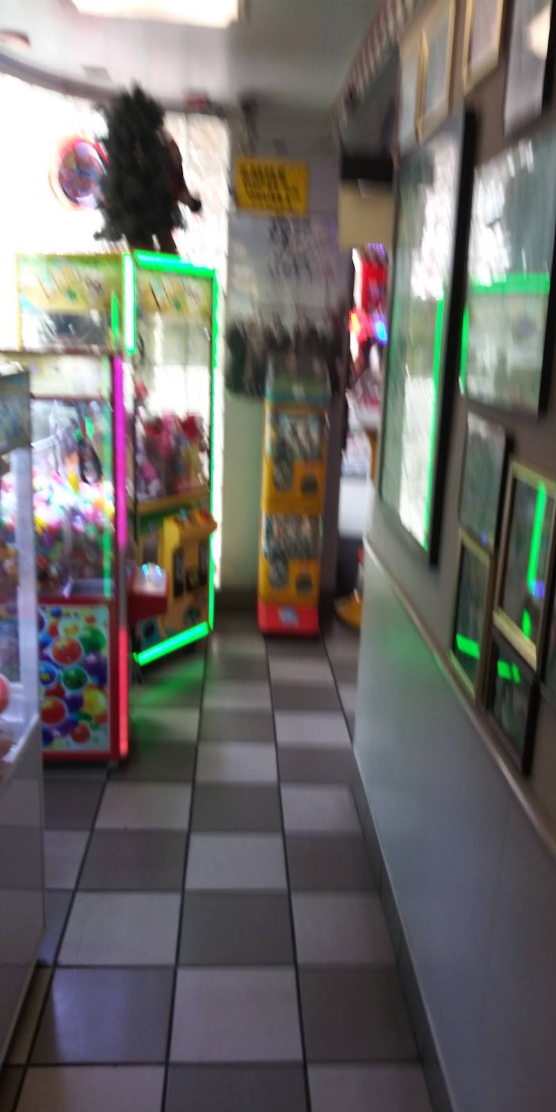 Holiday Burger | restaurant | 15520 Devonshire St, Mission Hills, CA 91345, USA | 8188949175 OR +1 818-894-9175