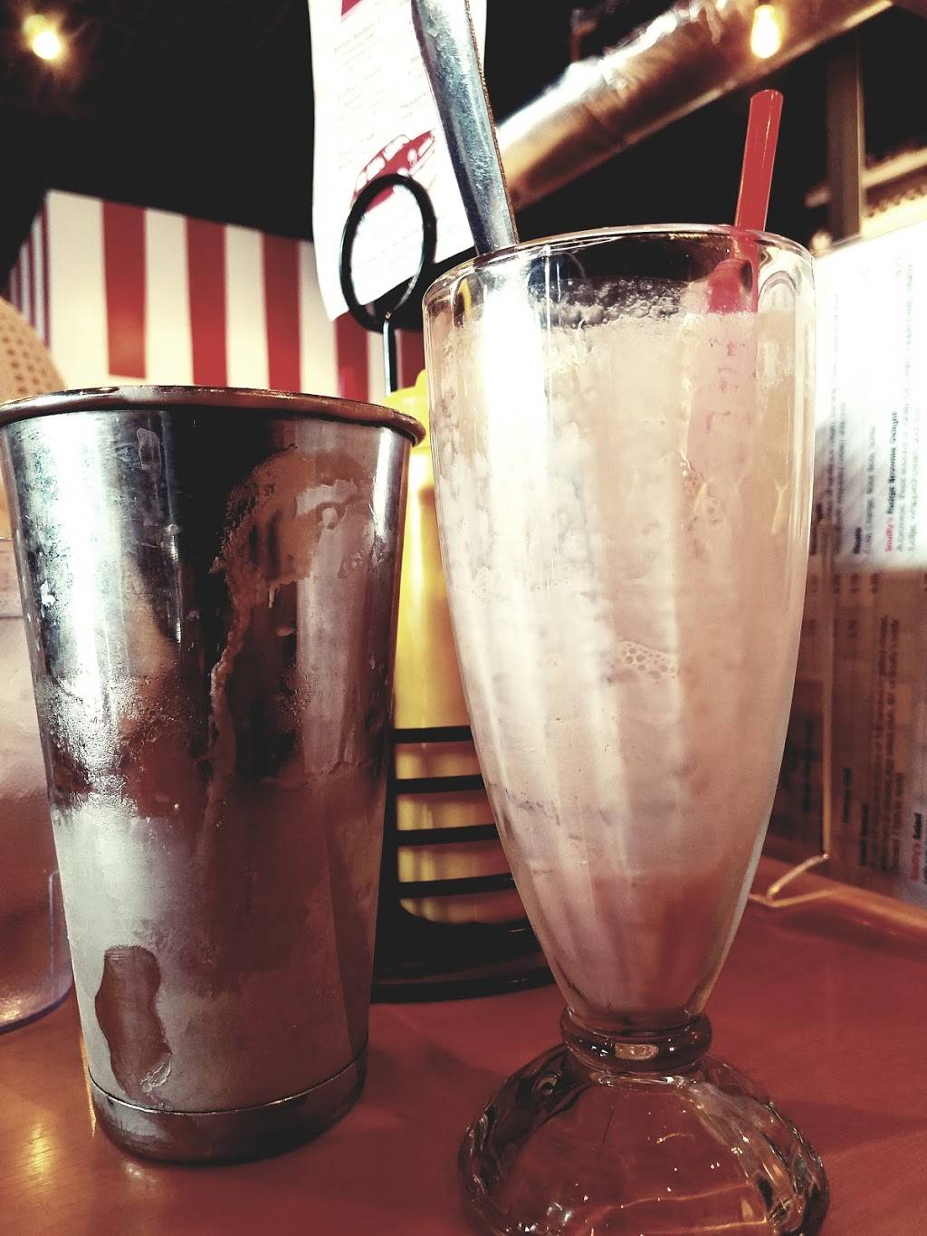 Snuffys Malt Shop | restaurant | 1200 W 98th St, Bloomington, MN 55431, USA | 9528881018 OR +1 952-888-1018