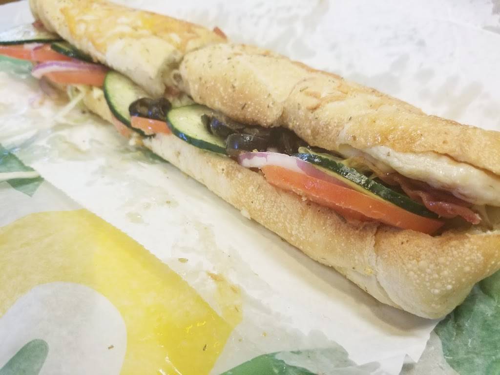 Subway | meal takeaway | 1125 2nd St, Sacramento, CA 95814, USA | 9164477833 OR +1 916-447-7833