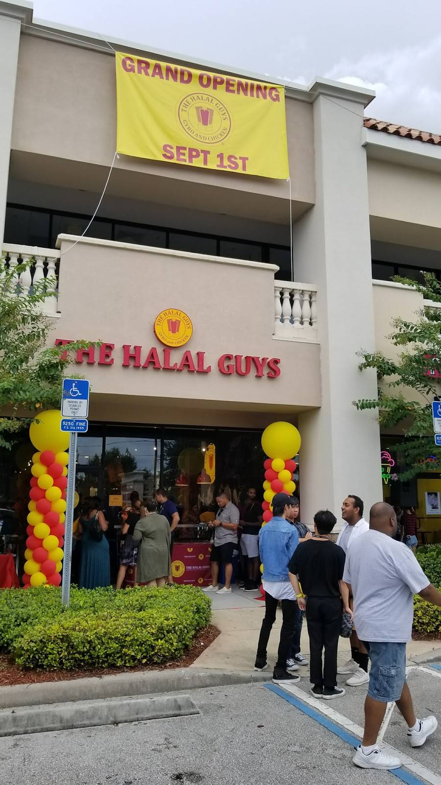 The Halal Guys | restaurant | 688 N Alafaya Trail #103, Orlando, FL 32828, USA | 4072718606 OR +1 407-271-8606