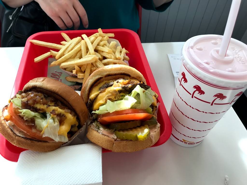 In-N-Out Burger | restaurant | 331 Railroad Canyon Rd, Lake Elsinore, CA 92532, USA | 8007861000 OR +1 800-786-1000