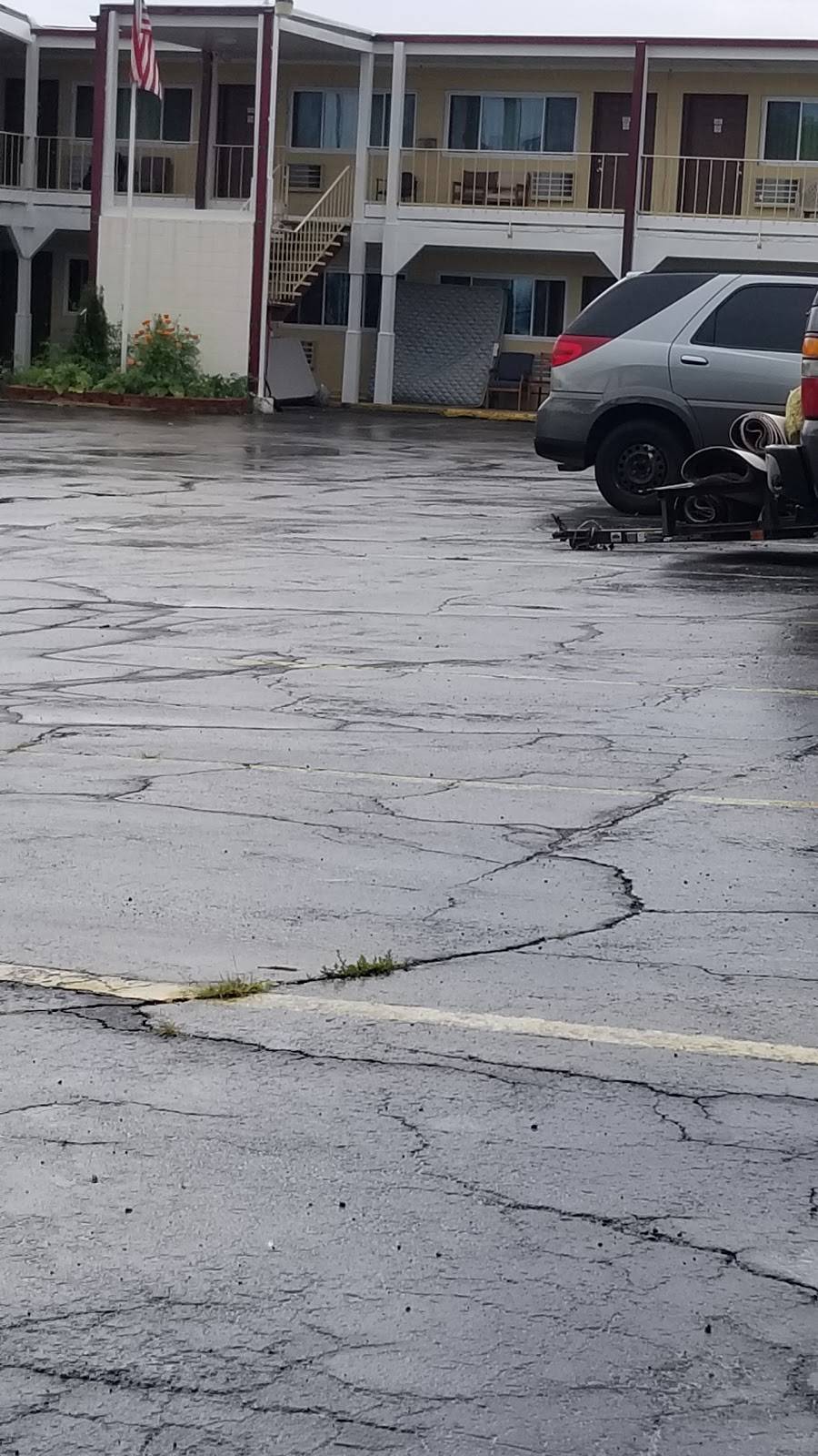 Village Inn Motel | restaurant | 119 N Monroe Ave, Green Bay, WI 54301, USA | 9204370525 OR +1 920-437-0525