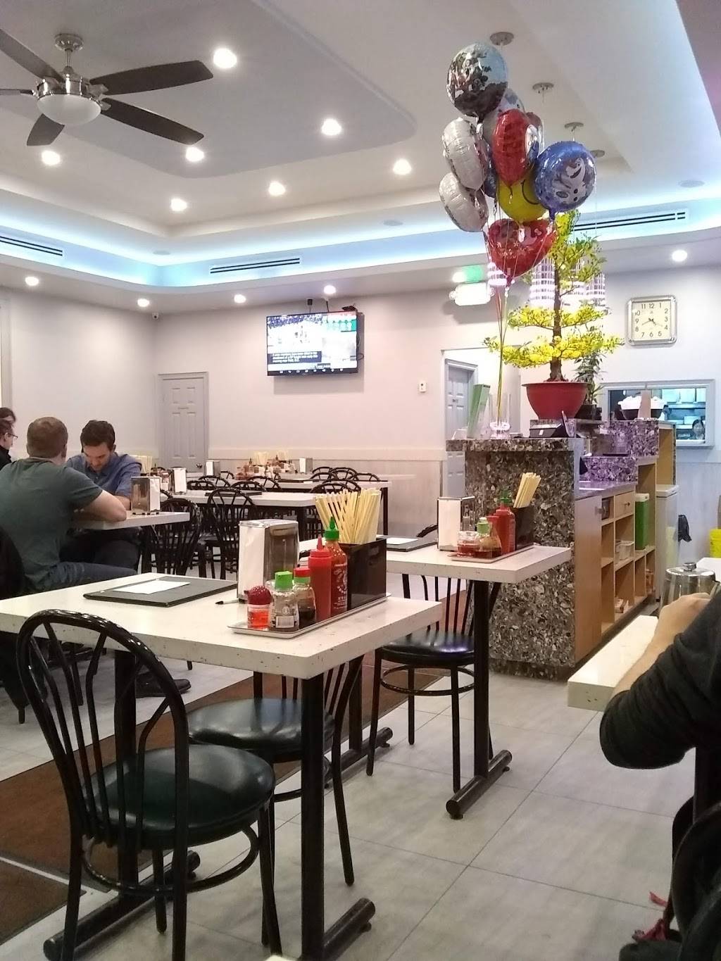 Pho Dau Bo Restaurant | restaurant | 1125 Dundas St E, Mississauga, ON L4Y 2C3, Canada | 9052819878 OR +1 905-281-9878