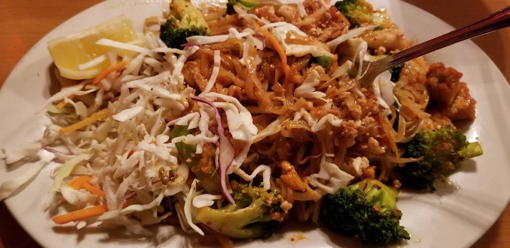 Thai Kitchen | restaurant | 707 SW A St, Bentonville, AR 72712, USA | 4794647288 OR +1 479-464-7288