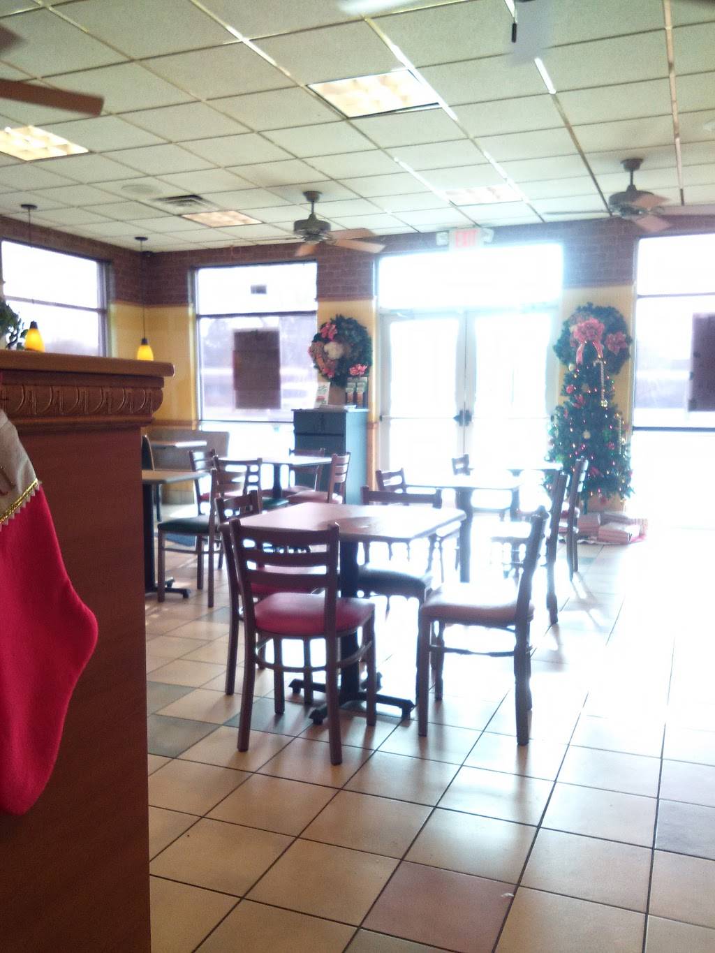 Subway | restaurant | 308 W 1st Ave, Coal Valley, IL 61240, USA | 3097990000 OR +1 309-799-0000