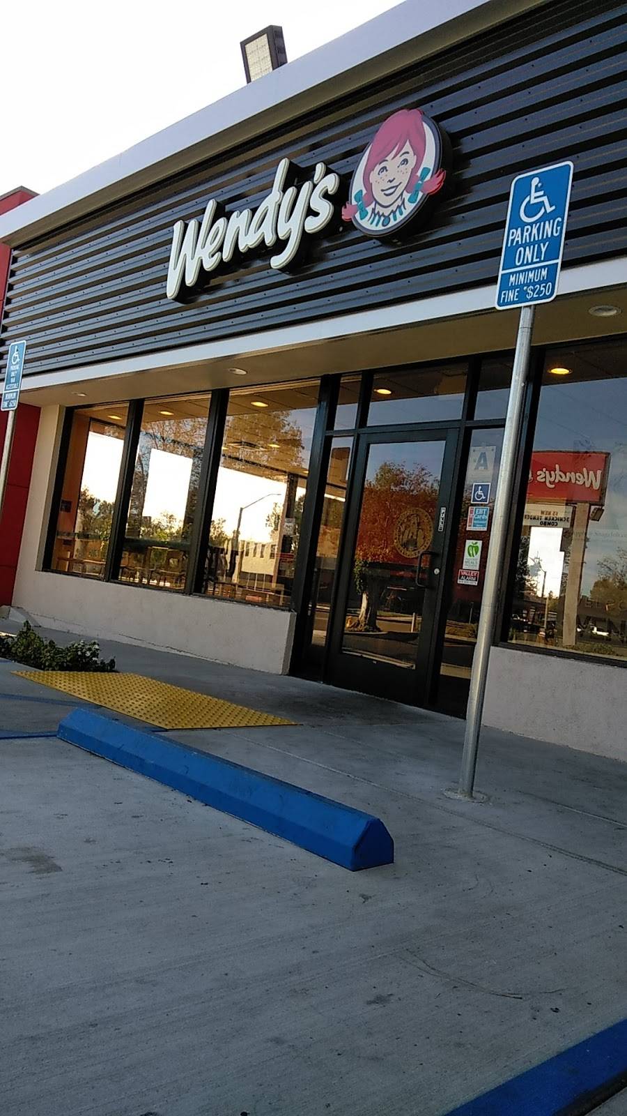 Wendys | restaurant | 567 W Vista Way, Vista, CA 92083, USA | 7609414588 OR +1 760-941-4588