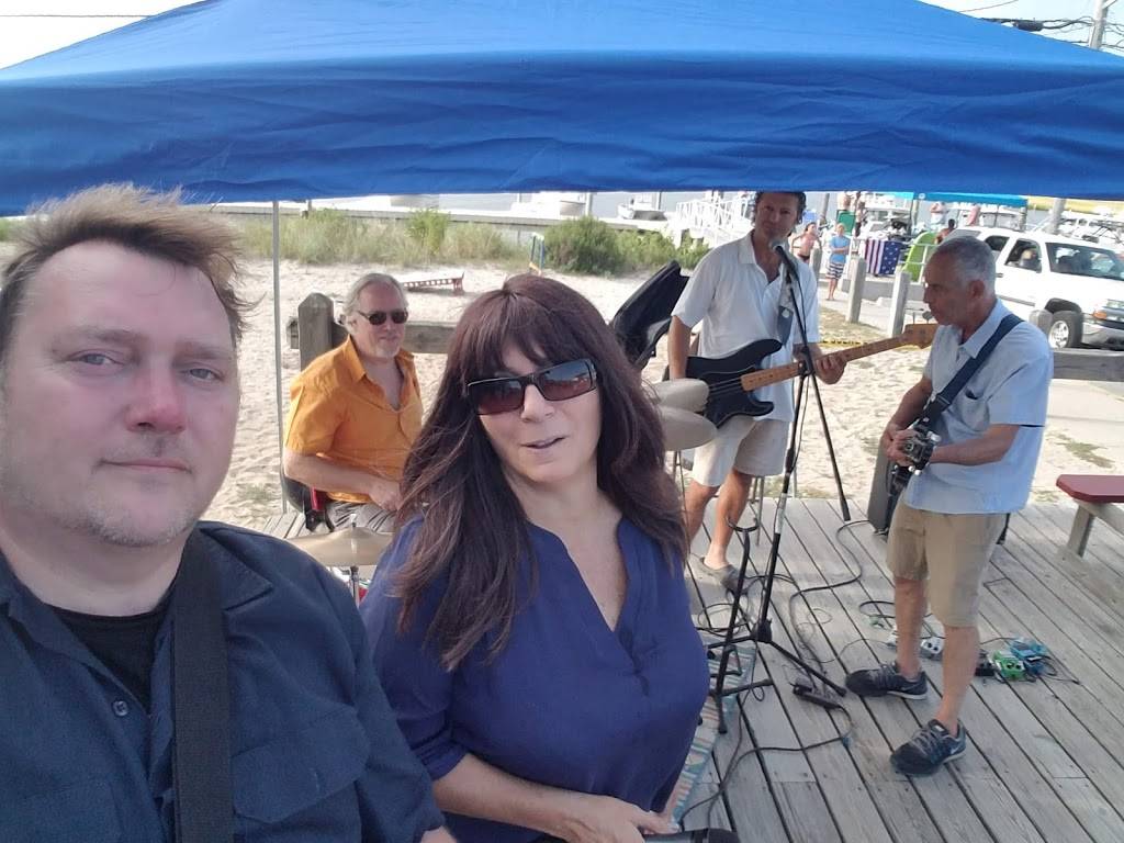 Gilgo Beach Inn | restaurant | Gilgo Beach Parking Lot (Ocean Parkway), Gilgo Beach, NY 11702, USA | 6318263339 OR +1 631-826-3339