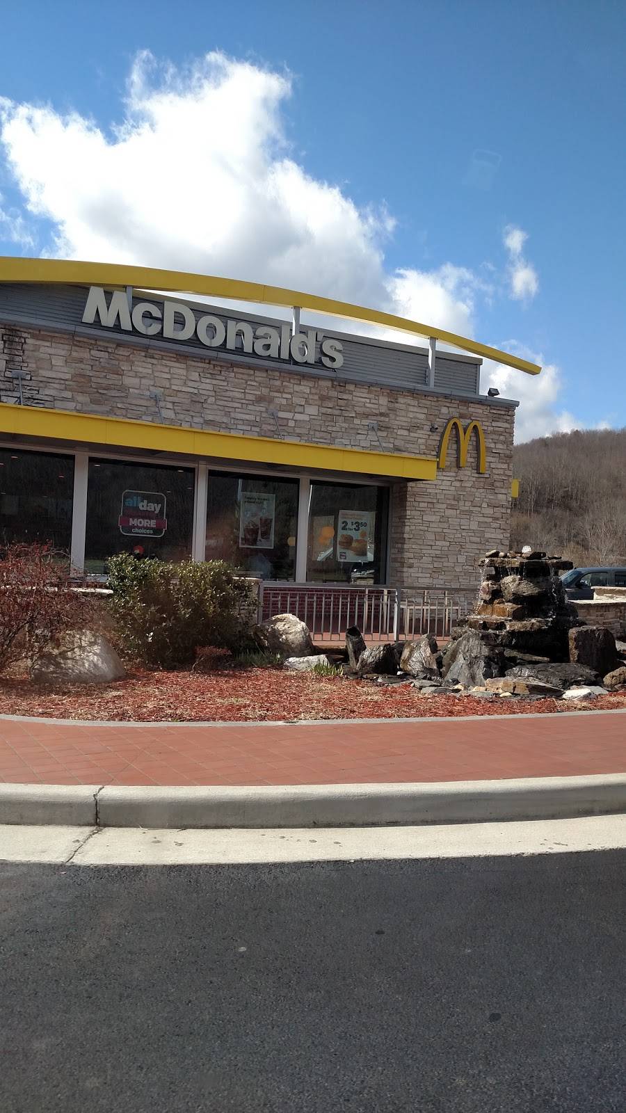 McDonalds | cafe | 16393 Bush Place, Castlewood, VA 24224, USA | 2767625088 OR +1 276-762-5088