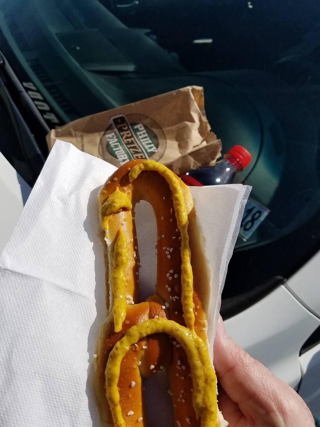 Philly Pretzel Factory | restaurant | 1075 West Chester Pike, West Chester, PA 19382, USA | 6109187100 OR +1 610-918-7100