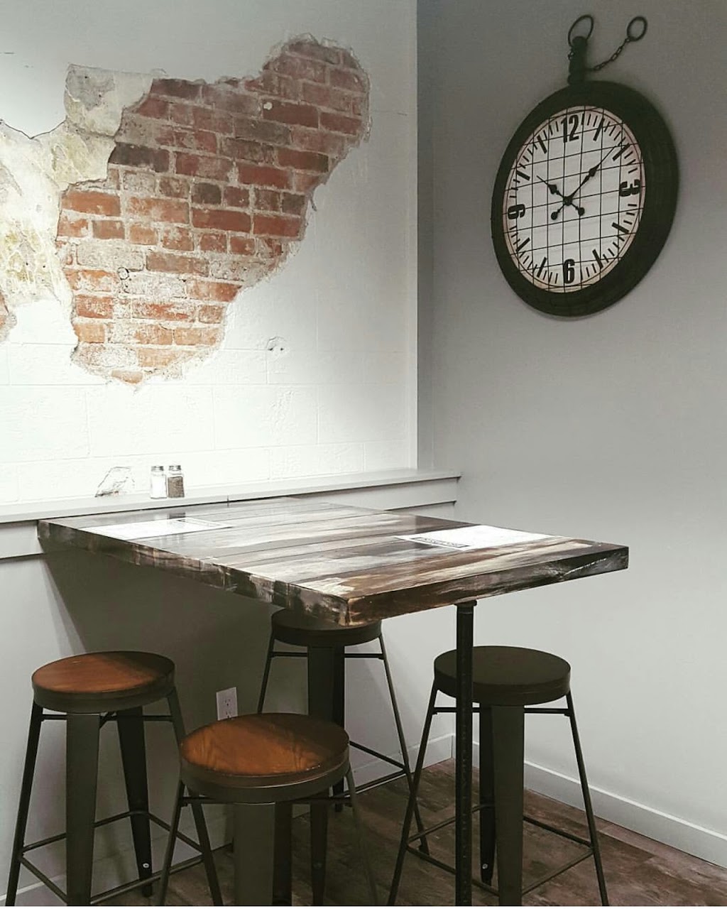 The Brickhouse Café | cafe | 212 1st Ave E, Oskaloosa, IA 52577, USA | 6416763663 OR +1 641-676-3663