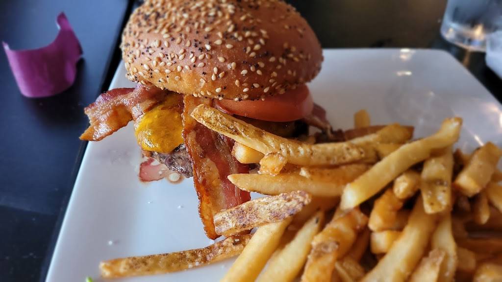 Knosh Eatery and Pub | restaurant | 437 E Mill St, Plymouth, WI 53073, USA | 2626614639 OR +1 262-661-4639