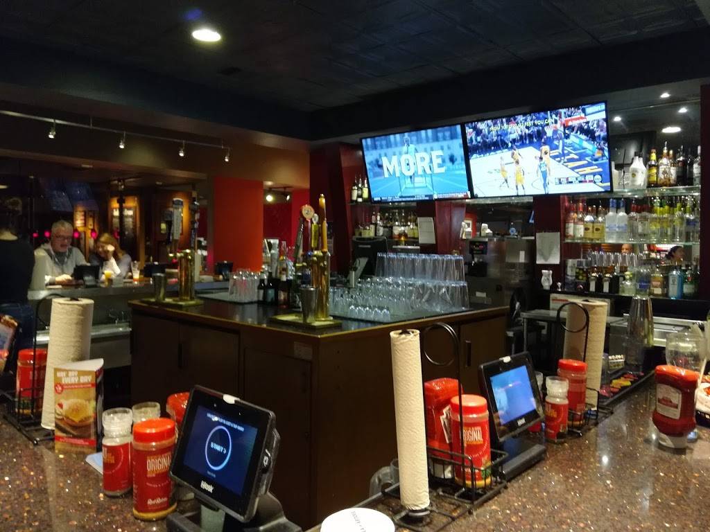 Red Robin Gourmet Burgers and Brews | restaurant | 2390 148th Ave NE, Redmond, WA 98052, USA | 4256413810 OR +1 425-641-3810