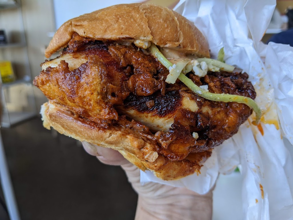 Twist Hot Chicken | restaurant | 8386 W Thunderbird Rd Suite 103, Peoria, AZ 85381, USA | 6232172714 OR +1 623-217-2714
