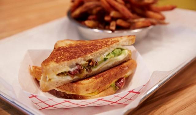 Roxys Grilled Cheese & Burgers | restaurant | 485 Cambridge St, Allston, MA 02134, USA | 6172025864 OR +1 617-202-5864