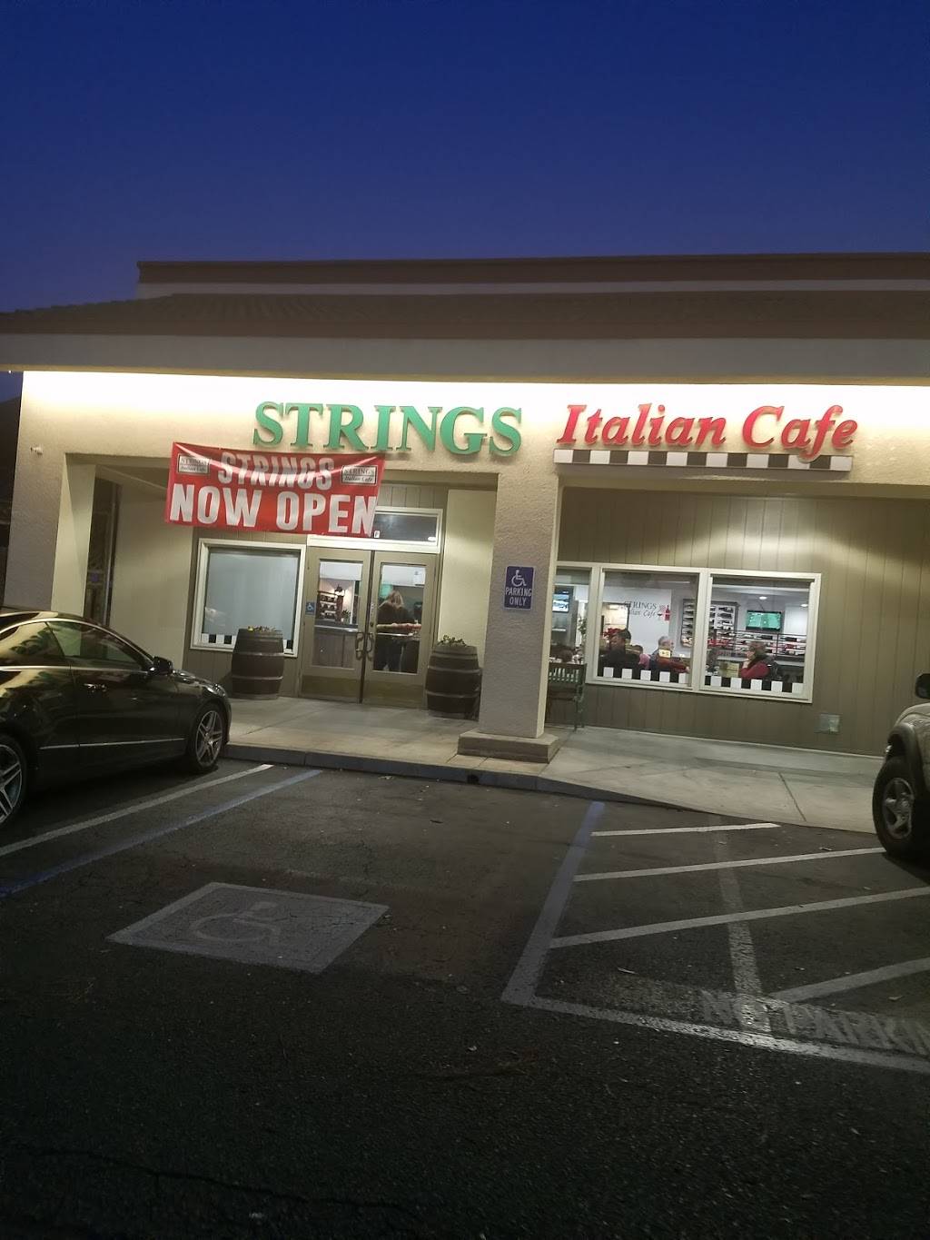 Strings Italian Cafe | restaurant | 2601 Oakdale Rd, Modesto, CA 95355, USA | 2095789777 OR +1 209-578-9777