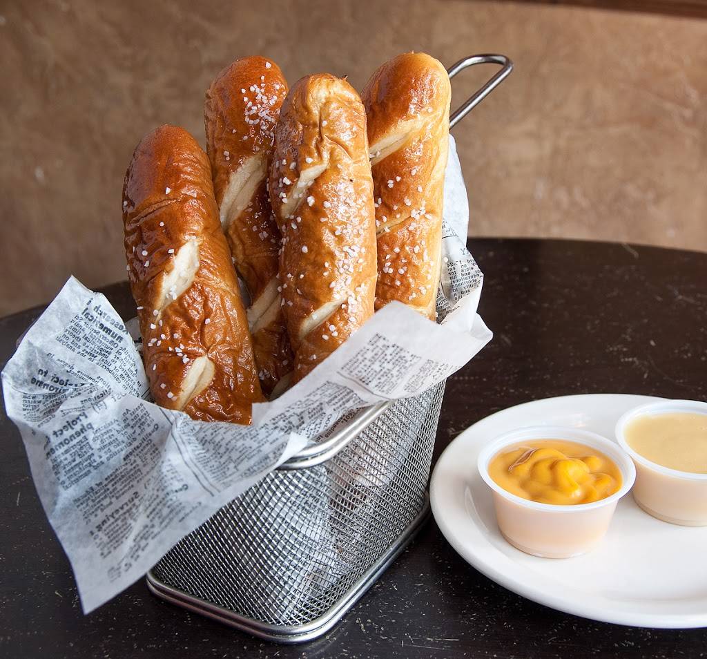 Vintage Bar | night club | 1449 W Taylor St, Chicago, IL 60607, USA | 3125263647 OR +1 312-526-3647