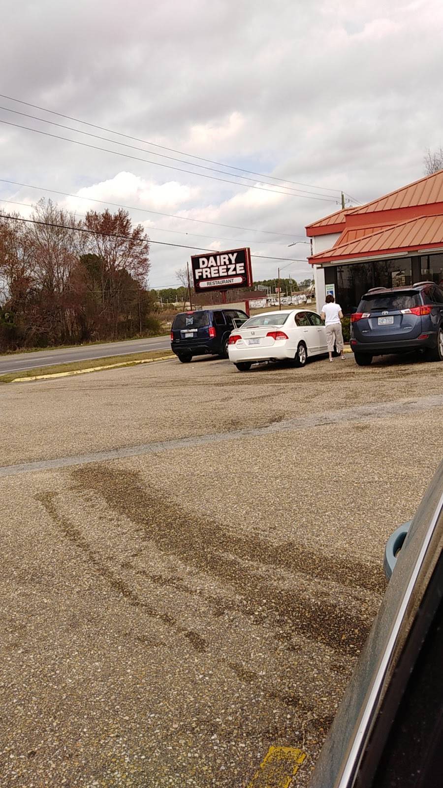 Dairy Freeze Restaurant | restaurant | 1268 N Main St, Lillington, NC 27546, USA | 9108934128 OR +1 910-893-4128