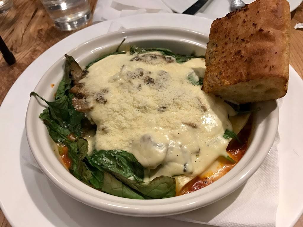 Giordanos | restaurant | 2000 N Neil St, Champaign, IL 61820, USA | 2179534299 OR +1 217-953-4299