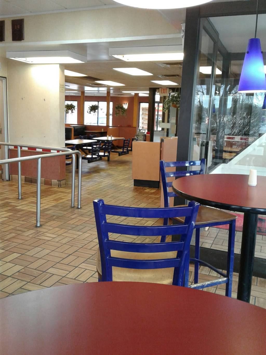 KFC | restaurant | 2517 Hubbell Ave, Des Moines, IA 50317, USA | 5152655983 OR +1 515-265-5983