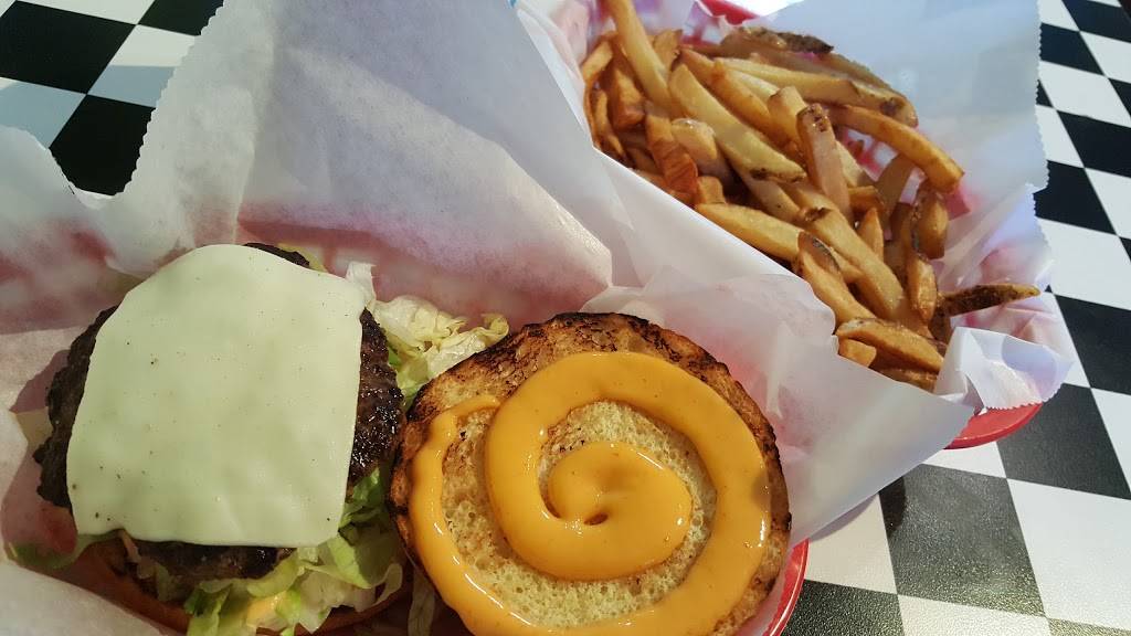 BIG & littles Restaurant | meal delivery | 860 N Orleans St, Chicago, IL 60610, USA | 3129430000 OR +1 312-943-0000