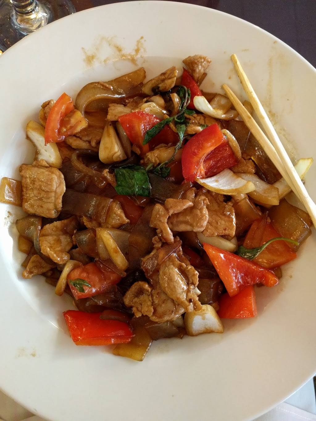 Sarikas Thai & Sushi | restaurant | 9820 Huebner Rd Ste 109, San Antonio, TX 78240, USA | 2108770888 OR +1 210-877-0888