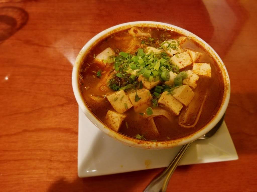 Daw Kun Thai | restaurant | 2626 Brown Ave, Manchester, NH 03103, USA | 6032320699 OR +1 603-232-0699