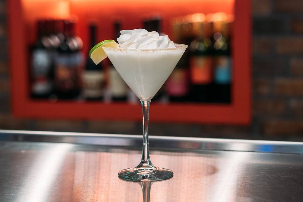 District Eat and Play | restaurant | 1395 Oviedo Mall Boulevard, Oviedo, FL 32765, USA | 4075423536 OR +1 407-542-3536