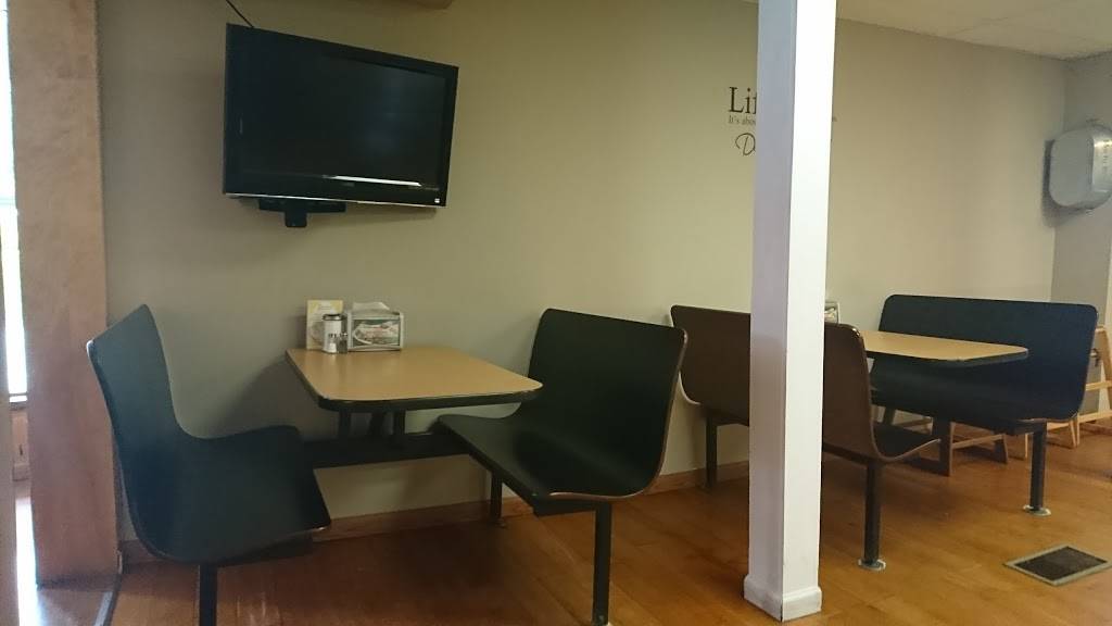 Greenwood Bakery & Deli | restaurant | 101 Main St, Richford, VT 05476, USA | 8028489000 OR +1 802-848-9000